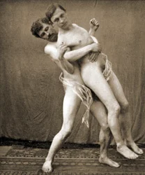 Ringer demonstrieren den Hüftgriff, ca. 1910